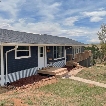 Farmhouse Cabin w/Game room in a Historic Gold Mine Town w/Mountain Views
