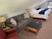 Spacious 3-Story Home, 4 bedrooms, Sleeps 12, Easy Trailer Parking