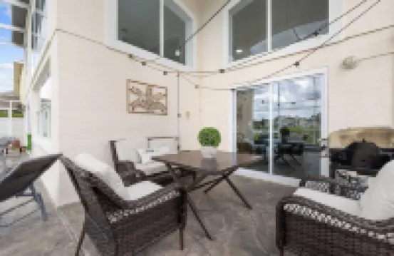 Splendid Lake View Villa with Heated Pool/Spa Near Disney