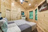 Sleeps 6, Hottub, WiFi, 10min to GB, 15min to PF