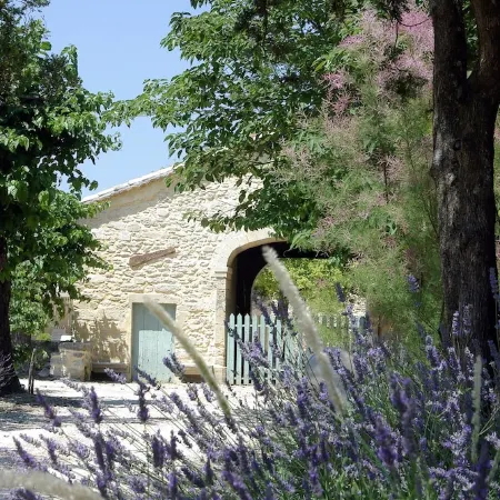 Uzès superb, comfortable gîte with swimming pool 700m from town center: