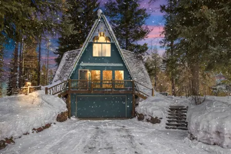 Pet Friendly, 10 Guests, Walking Distance to Payette Lake/Downtown, Hot Tub! Отели в г. Мак-Кол