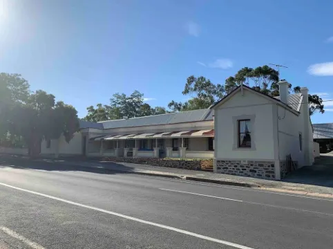 Old Barossa Valley Inn & Bakery House..Get it allWalk to”Gather Round Hotels in Lyndoch
