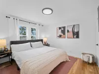 Modern Downtown Lake Oswego Home! Hotels in Lake Oswego