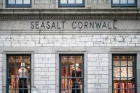 Tranquil Fisherman's Cottage a Minute From The Beach with free reserved parking