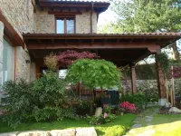 Casa La Marina. Berbes. Finca 3000 m2, parking, overlooking the sea / mountain, golf 500 m Hotels in Ribadesella