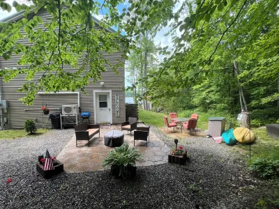 Cozy Lake Retreat: Lake Region Area
