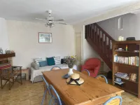 Maison à 3mn à Pied de la Plage et Restaurants et 5 du Port Avec Commerces Hotels in Carqueiranne