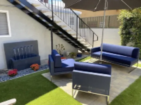 NEW Modern Island Getaway, sleeps 6, Dog Friendly!