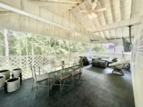 FAMILY FRIENDLY LAKE HOUSE WITH FABULOUS SCREENED PORCH Hotels in Clark County