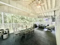 FAMILY FRIENDLY LAKE HOUSE WITH FABULOUS SCREENED PORCH