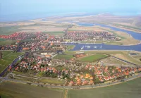 Stylish, romantic top-floor apartment with balcony and that certain something