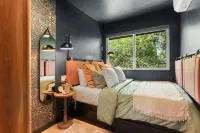 Casa Maria- cute creekside 2bed/1bath Hotels in Carson