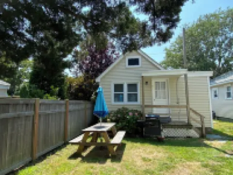 Charming 2-bedroom cottage in delightful Beach Haven Hotels in Beach Haven