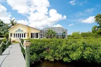 SLEEPS 10, HTD POOL, WATERFRONT, PRIVATE DOCK