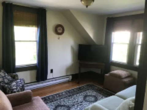 Historic Bristol Town Center Apartment