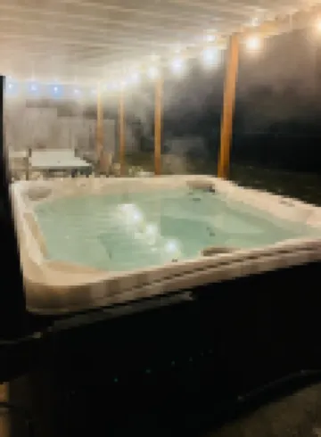 Spacious 4 bedroom lakefront house: with private dock and pool.