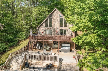 The Mountains Chalet in Private Rural Environment Отели рядом с достопримечательностью «Либерти Маунтин Резорт & Конференс Сентер»