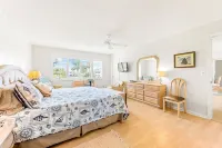 Glades Golf & Country Club-Large, Updated 2/2 Condo Near  Shopping, Beach & Pier