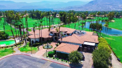 Modern Desert Retreat 40868 Ave Solana 주변 호텔