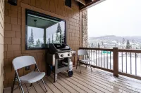 Large luxury ski-in/ski-out chalet style escape