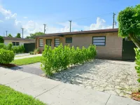 Lux CLEAN Family-ready retreat games, proximity to FIU, Everglades, Shopping + - Homestays
