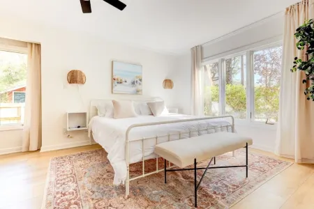 Pool Table, Arcade, Fenced-in Yard, Fire-pit, Private Beach Parking!