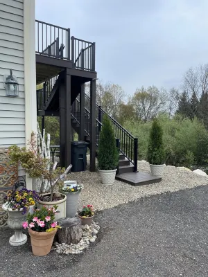 King Suite, Modern Studio Apartment in the Country/Garden State— from NYC