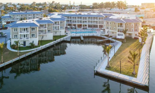 วอเทอร์ไลน์ วิลล่า แอนด์ มารีน่า, ออโตกราฟ คอลเลกชัน