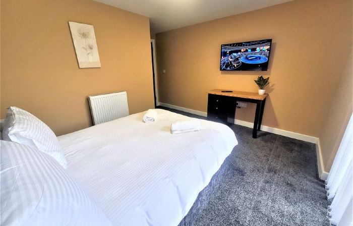 Friary House Serviced Apartments by Roomsbooked - 24Hr Reception