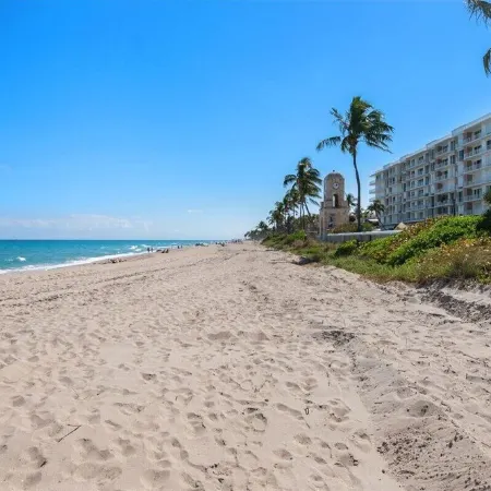 3/2 Ocean Breeze Escape Located on Palm Beach Island
