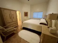 Very nice 4 bdrm 2 full bath ranch home w/ great room in quiet neighborhood. 阿瓦圖基山麓酒店