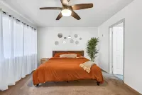 Scottsdale Oasis ~ Refreshing Pool and HotTub ~ King Bed ~ Pet-Friendly