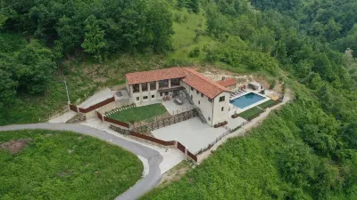 Restored 17th Century Villa with Swimming Pool, Chef's Kitchen+WiFi+AC Hotel a