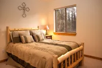 Angel Fire Chalet Nestled in the Pines, convenient to Ski and Golf w/Hot Tub