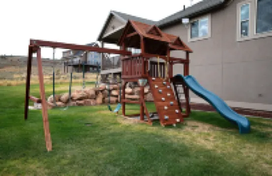 7 Bedrooms Lake/Mountain views, Hot Tub, Theater room. Great for all seasons