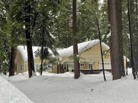 Beautiful Custom Home near Lake McCumber & Mt Lassen