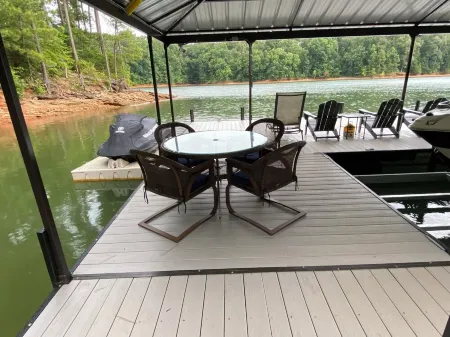 Spacious Lake Hartwell  Home with Large New Dock Отели в г. Гамлог