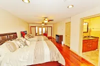 Lakefront, Dock, Near Restaurants, Track & Downtown Saratoga Springs!