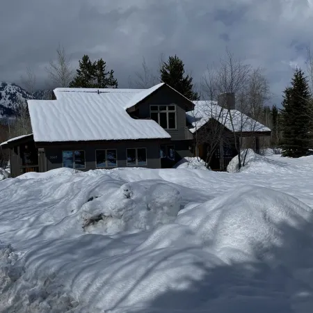 BEAUTIFUL PVT HOME W/ MODERN FURNISHING - EXCLUSIVE WEST BANK JACKSON HOLE