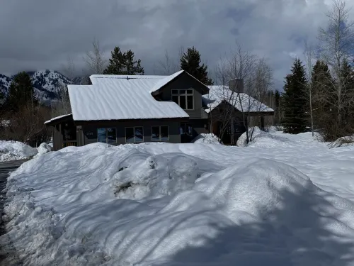 BEAUTIFUL PVT HOME W/ MODERN FURNISHING - EXCLUSIVE WEST BANK JACKSON HOLE