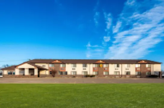 Super 8 by Wyndham Oelwein Hotel a 