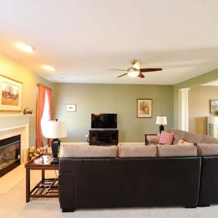 4 bedroom house close to the Horse Park