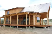 Beautiful, Serene Log Cabin Lodge - balcony