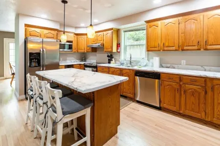 Ski Retreat Hot Tub, 1 Gbps, Foosball, Pool Table, & Pets Allowed