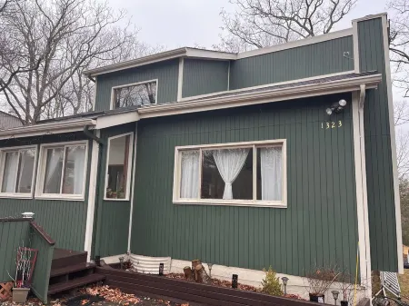 4 Season Fun Filled Mountain Retreat in Saw Creek Estates with Tons of Amenities