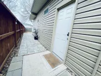 Luxury Suite • Private Yard • Hot Tub • King Bed