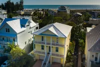 "CHATEAU du SOLEIL" SINGLE Family Home 1-1/2 Blocks to Beach - 3-Star