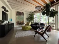 Modern-1 Mile to Plaza-Floor to Ceiling Windows-Mountain Views-Wildlife.