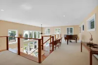 Sailor's Valentine: Bayfront Home on Private Beach and Hot Tub!